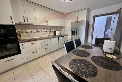 Casă cu 8 camere cu Teren 792 Mp în Cristian - 2