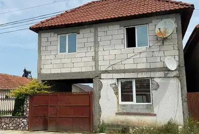 Casă cu 6 camere în Beliu - 8