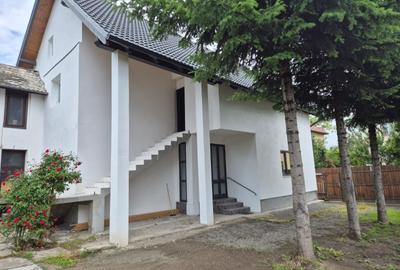 Casă cu 4 camere în Central - 2