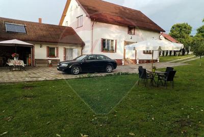 Casă individuală cu 6 camere cu Teren 3275 Mp în Periferie