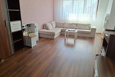 Apartament cu 4 camere decomandat, mobilat în Central