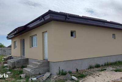 Casă cu 4 camere cu Teren 450 Mp în Malu Mare - 9