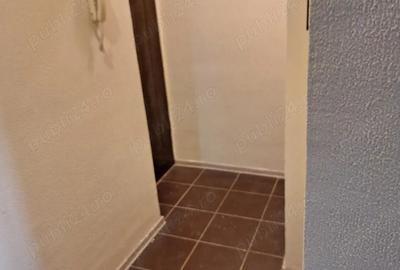 Apartament cu 2 camere decomandat, mobilat în Micro 20