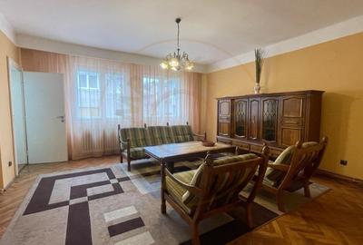 De Vanzare apartament in casa, Central - 2