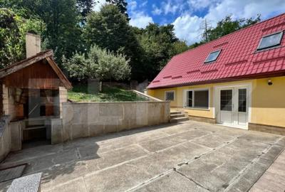 Casă cu 8 camere cu Teren 1800 Mp în Central - 2