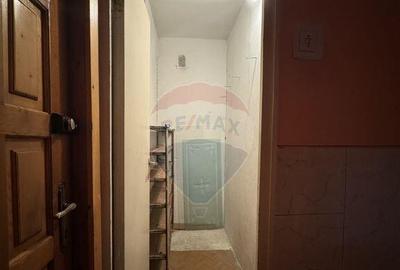 Apartament pe Str. Calugareni, 2 camere, et.3 - 6