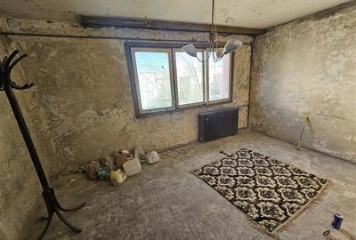 Apartament cu 2 camere semidecomandat în Micro I - 3