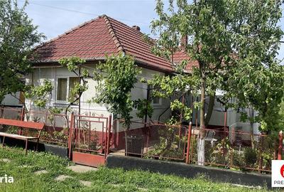 Casă cu 4 camere decomandat în Tirimia