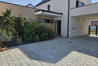 Monarch Soleil - Duplex cu cartport auto din constructie / curte amenajata