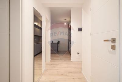 Apartament cu 3 camere semidecomandat, mobilat în Tractorul - 8