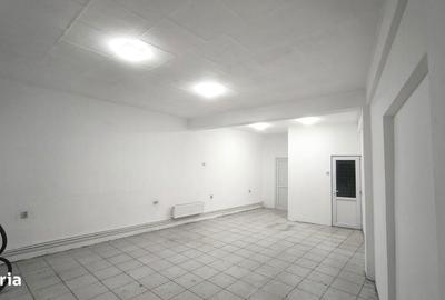 Spațiu comercial, de 45 mp, în Central - 3