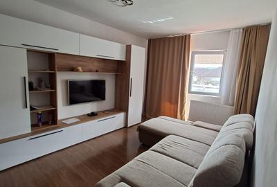 Apartament cu 3 camere decomandat în Petros - 2