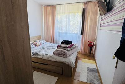 Apartament cu 3 camere semidecomandat în Central