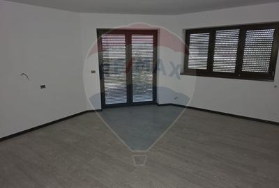 Casa / Vila cu 4 camere de vanzare in zona Periferie - 15