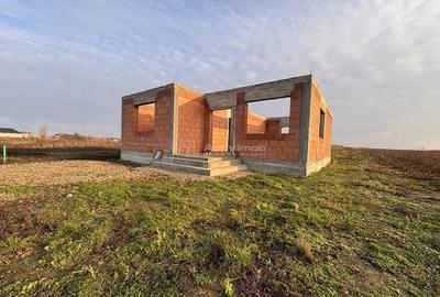 Casă cu Teren 560 Mp în Tărian - 2