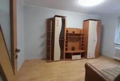 Garsonieră decomandată în Palas