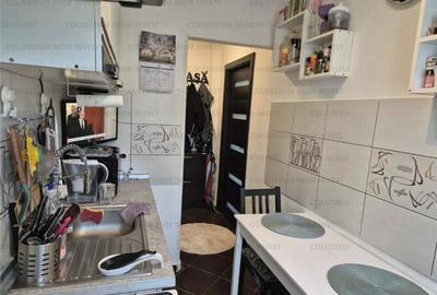 Apartament 2 camere, semidecomandat - zona 13 Decembrie - 2