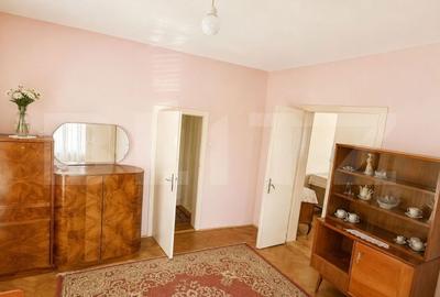 Casă cu 6 camere cu Teren 630 Mp în Fratelia
