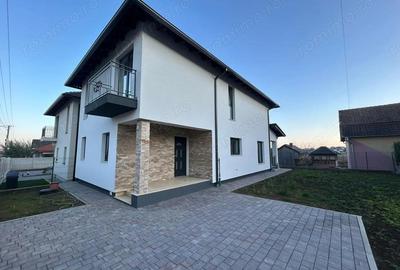 Casă cu 4 camere cu Teren 375 Mp în Micești