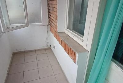 Apartament cu 3 camere decomandat în Lunei - 4