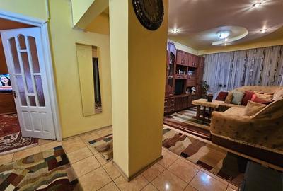 Apartament 4 camere , 2 bai,2 balcoane,etaj 2 - 3