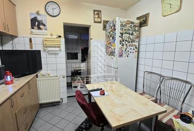 Apartament cu 2 camere, decomandat, centrala proprie, zona Lipovei - 2