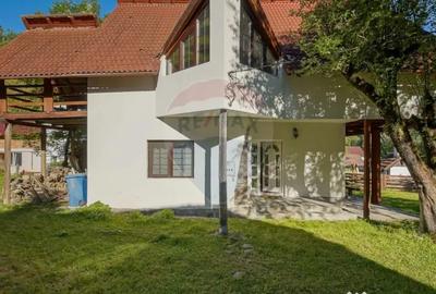 Casă cu 5 camere cu Teren 4200 Mp în Moieciu - 3