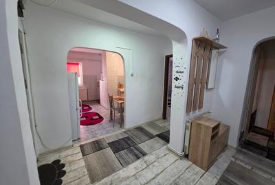 Apartament cu 4 camere decomandat, mobilat în Micro 4 - 5