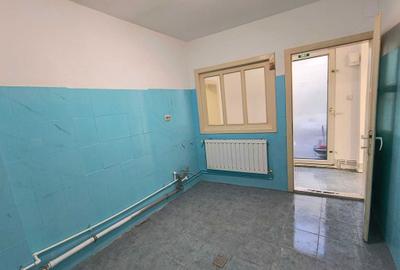 Spațiu comercial, de 70 mp, în Central - 4