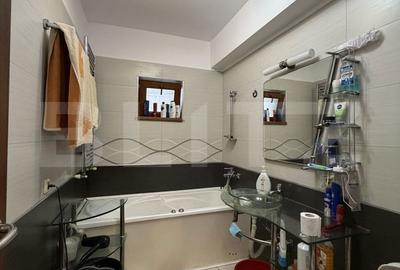 Apartament cu 3 camere, mobilat în Calea Severinului