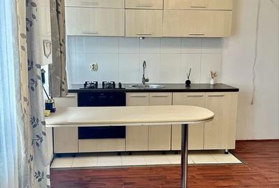 Apartament cu 2 camere decomandat, mobilat în Tractorul - 2