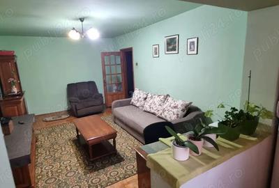 De vanzare - apartament 3 camere, decomandat, et 4 din 4, in spate magazin Ialomita - 5