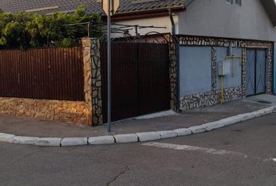 Casă cu 7 camere cu Teren 600 Mp în Central - 1