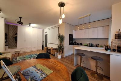 Apartament cu 3 camere semidecomandat, mobilat în Florești