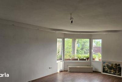 Casă cu 4 camere cu Teren 200 Mp în Central