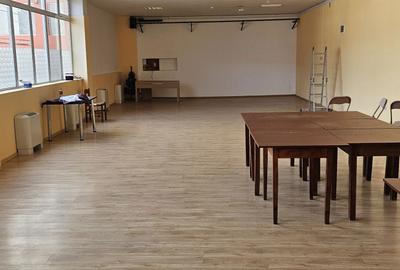 Spațiu comercial, de 100 mp, în Central - 4