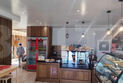 Spațiu comercial, de 200 mp, în Central - 13