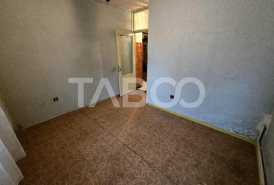 Apartament decomandat 4 camere 4 balcoane 2 bai etaj 1 Central Sibiu - 17