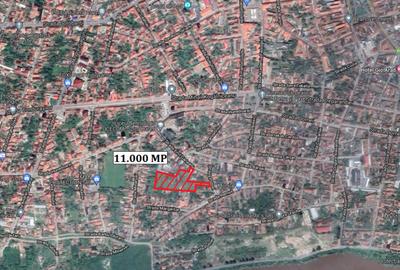 Teren de 11000 mp, în Central