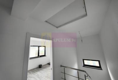 Casă individuală cu 4 camere cu Canalizare în Est - 55