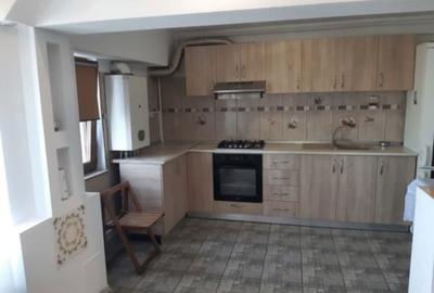 Apartament cu 3 camere decomandat în Lacu - 6