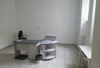 Spațiu comercial, de 35 mp, în Semicentral - 4