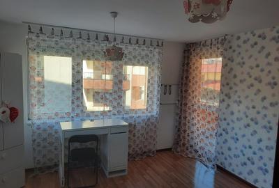 Apartament cu 3 camere semidecomandat în Florești - 3
