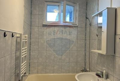 Apartament cu 4 camere de vanzare Roman central - 6