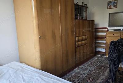 Apartament cu 3 camere semidecomandat în Zamfirescu
