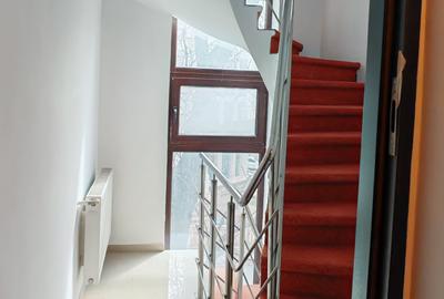 Casă cu 9 camere cu Canalizare în P-ța Romană - 10