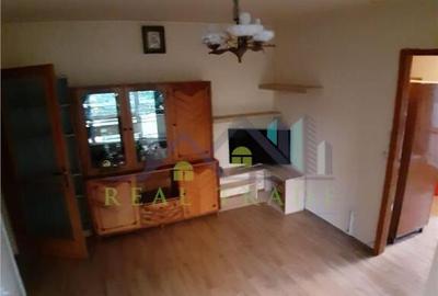 Apartament 3 camere etaj intermediar Calea Bucuresti