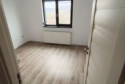 Apartament cu 3 camere decomandat în Est - 1