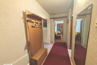 Apartament cu 4 camere decomandat în Est