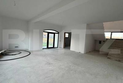 Casă cu 4 camere cu Teren 700 Mp în Sângeorgiu de Mureș - 1
